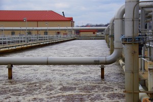 Wastewater treatment plant. Image obtained from Wikimedia.org